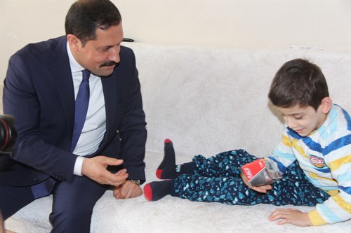 Valimiz Sayın Mustafa Masatlı Minik Ayberk'i Ziyaret Etti